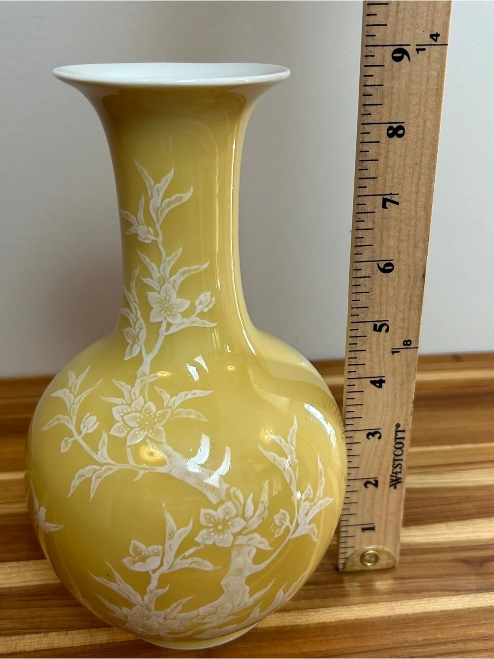 Vintage Chinese Monochrome Yellow Glaze Porcelain Vase - Picture 8 of 10
